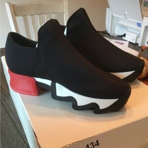 Trendy Black and Red Women's Sneakers Size 5